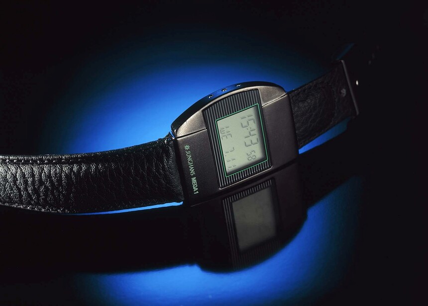 Junghans Mega 1, první rádiem řízené hodinky. Zdroj: https://www.watchtime.com/