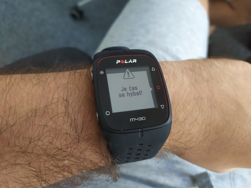 Při delší neaktivitě vás Polar 430 upozorní, že byste se měli začít hýbat