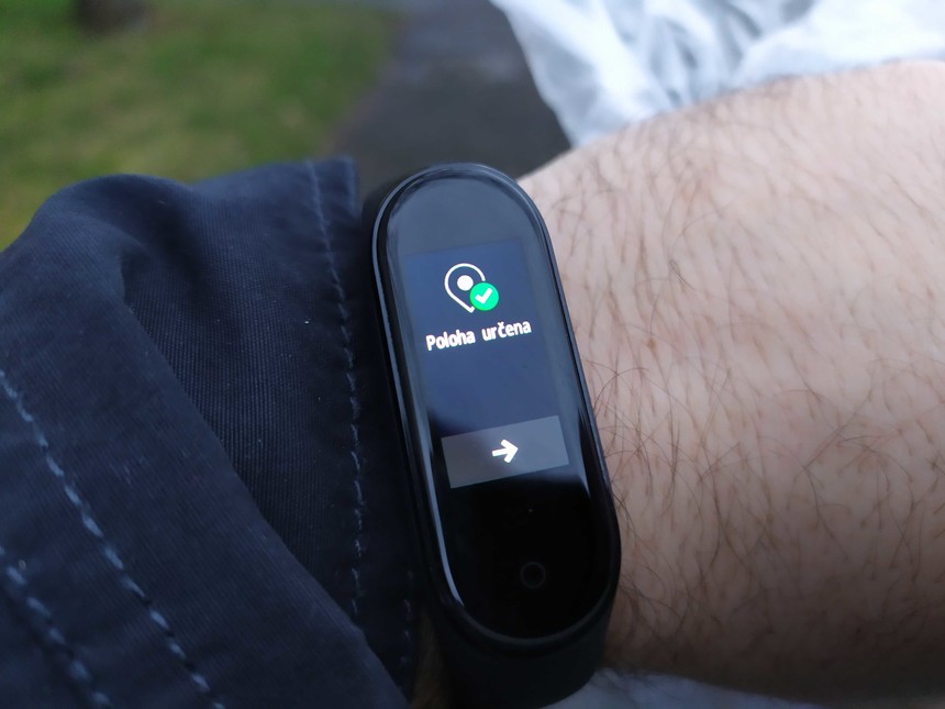 Pro záznam trasy je třeba propojení s telefonem, Mi Band nemá integrovanou GPS