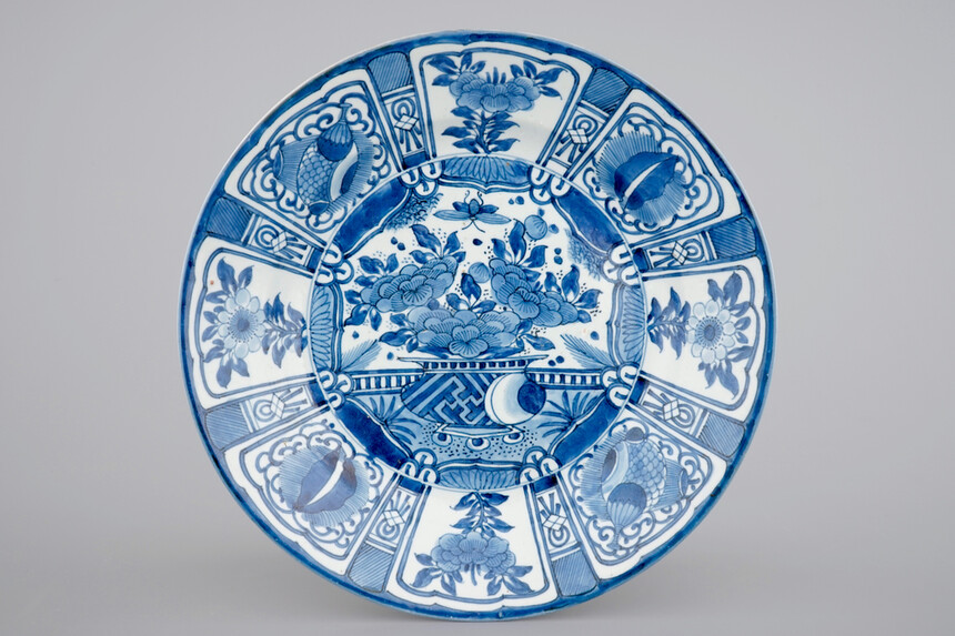Talíř z Arita porcelánu ze 17. století. Foto: https://www.rm-auctions.com/