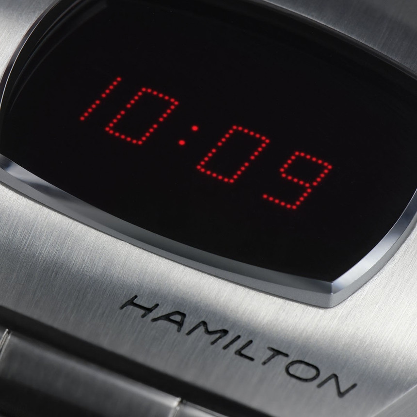 Hamitlon PSR má hybridní displej kombinující LCD a OLED technologie