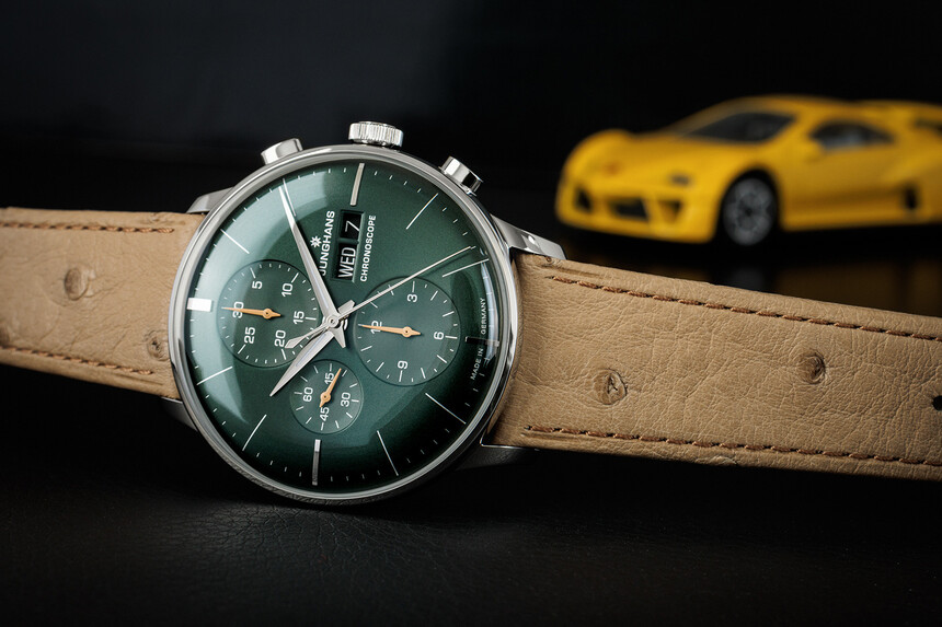 Chronograf u Junghans Meister Chronoscope postavený na strojku Valjoux 7750.