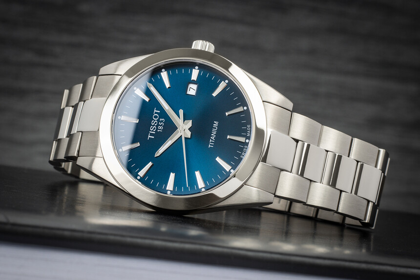 Tissot Gentleman Titanium s modrým číselníkem.