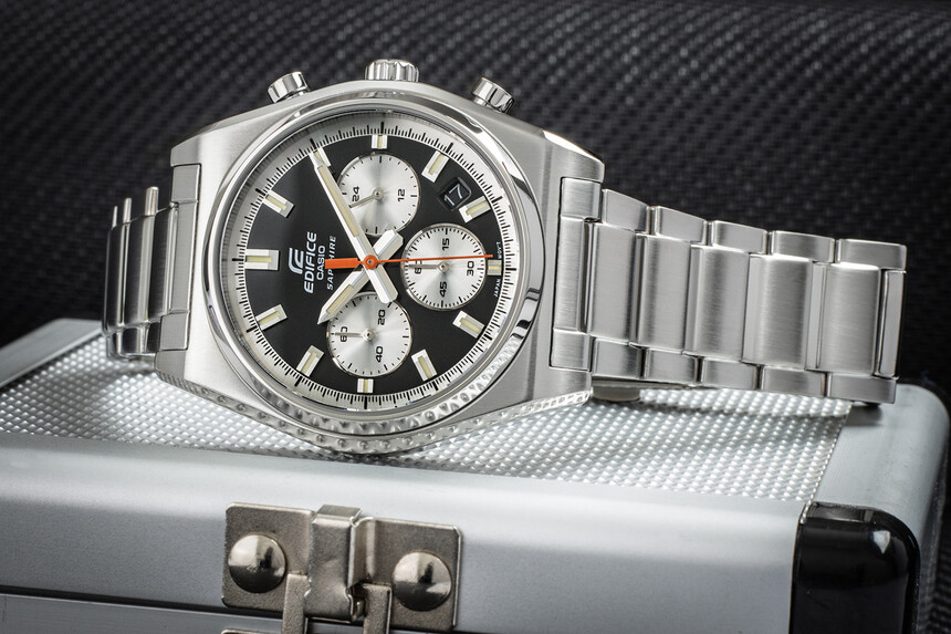 Casio Edifice EFB-730 s černým číselníkem.