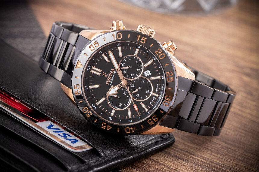Festina Ceramic s černým pouzdrem a ocelovým náramkem.