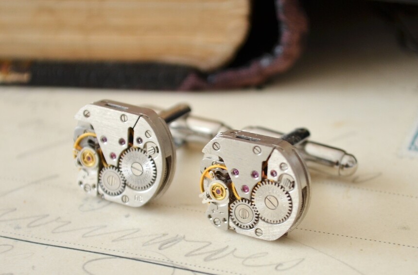Manžetové knofláčky ze starých hodinkových strojků. Foto: sperkyzhodinek.cz
