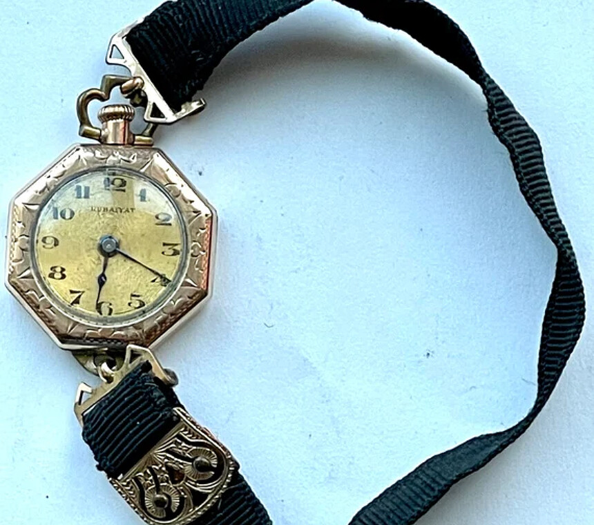 Dámské šperkové hodinky v secesním stylu nesly poetické jméno Rubaiyat. Na zdobení jde pozorovat fascinace perským ornamentálním uměním. Zdroj: etsy