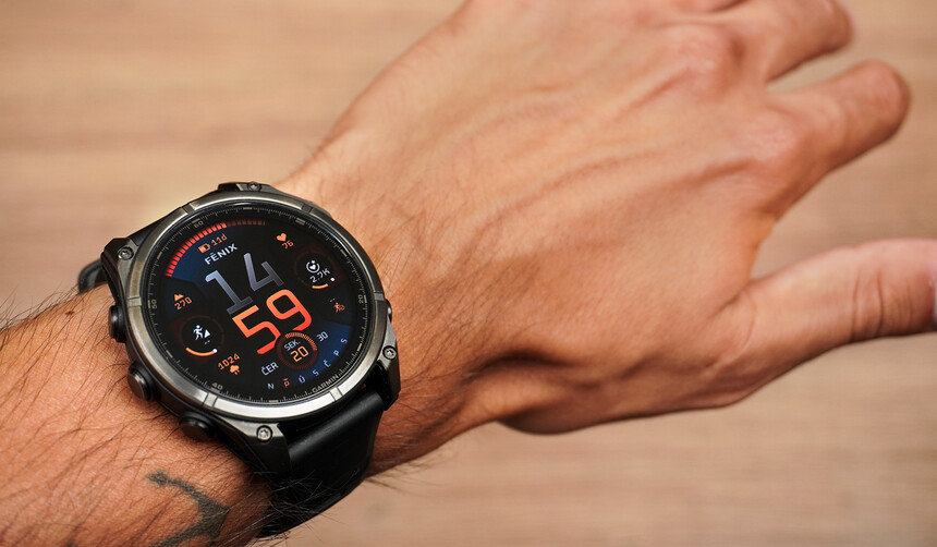 Fenix 8 (47 mm) na zápěstí o obvodu 16,5 cm