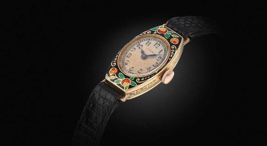 Zlaté Longines z roku 1930. Zdroj: https://www.ladieswatch.club/