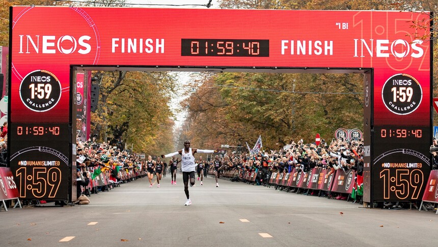 V roce 2019 se stal Eliud Kipchuge prvním člověkem, který zaběhl maraton s časem pod 2 hodiny (1:59:40). Zdroj: Ineos 1:59 Challenge