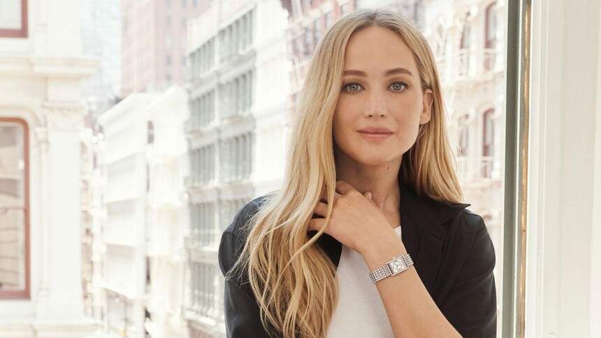 Hodinky Dolce Vita nosí ambasadorka značky Jennifer Lawrence coby tzv. tichý luxus. Foto: Longines