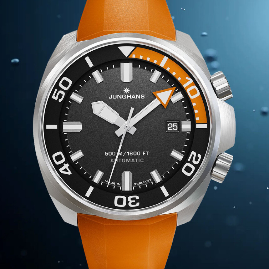 Ani u náhradního řemínku nenechali designéři z Junghansu stranou svou kreativitu – koukněte, jak zkosení krásně souzní s tvary pouzdra.