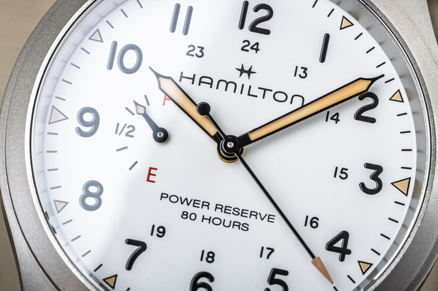 Rezerva nátahu s písmeny F (full) a E (empty).