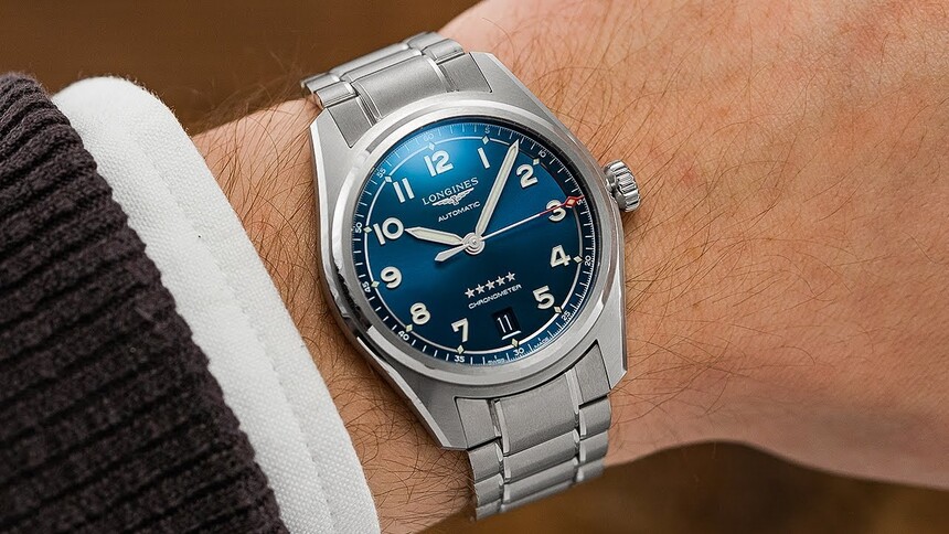 Modrá varianta původního modelu Spirit 37 mm. Zdroj: www.youtube.com/teddybaldassarre