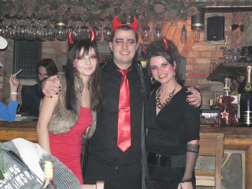 Jeden z prvních vánočních večírků firmy. Poznáte je?