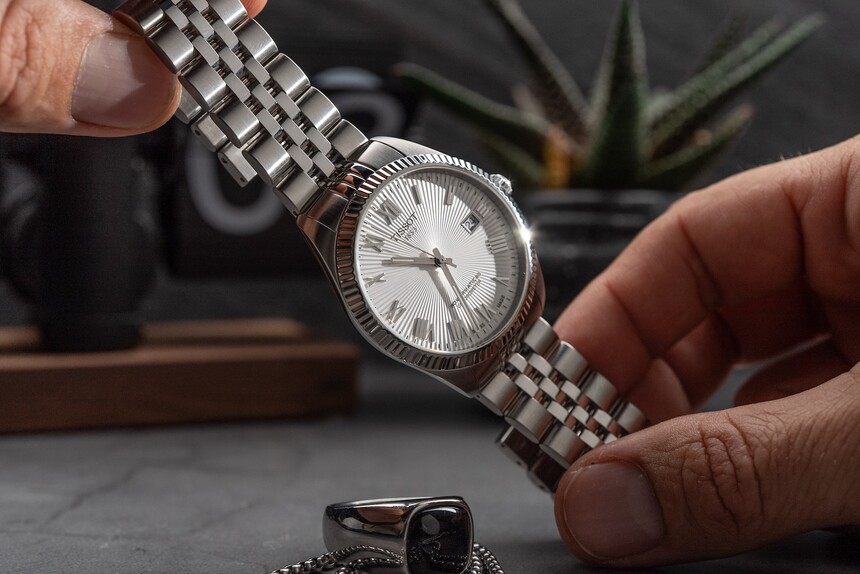 Pětiřadý jubilee náramek hodinek Tissot Ballade Automatic. Zdroj: www.timeandtidewatches.com