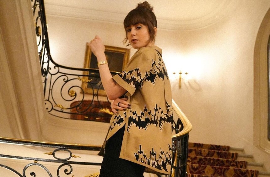 Lily Collins v kapani Cartier.