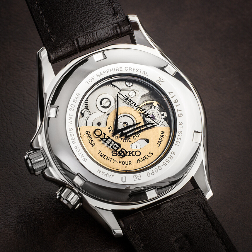 Kromě hor a nápisu Alpinist si všimněte také pozlaceného rotoru.