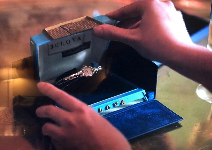 Hodinky Bulova American Girl, které v seriálu nosila Beth Harmonová. Zdroj: www.timeandtidewatches.com