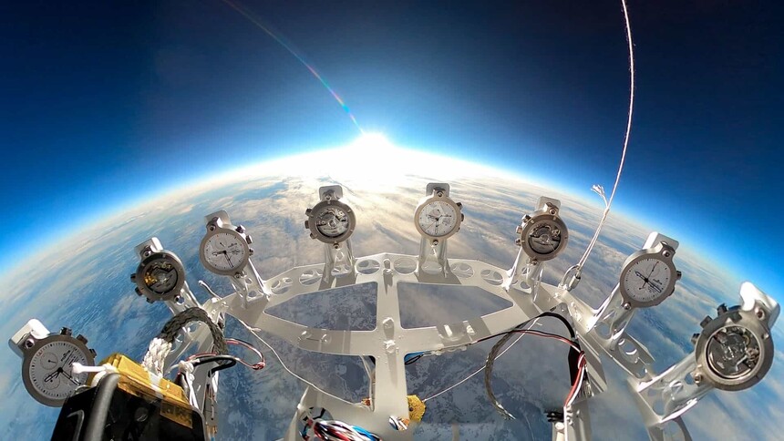 Stratosferický balón, na kterém hodinky cestovaly do stratosféry. Zdroj: www.wornandwound.com