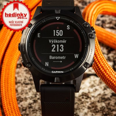 Garmin Fenix 5 Sapphire Black Optic, Black band (+ náhradní žlutý silikonový řemínek)