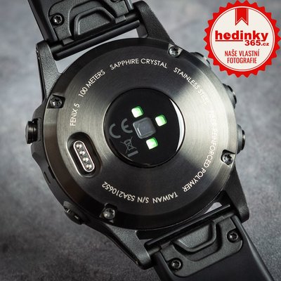 Garmin Fenix 5 Sapphire Black Optic, Black band (+ náhradní žlutý silikonový řemínek)