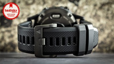 Garmin Fenix 5 Sapphire Black Optic, Black band (+ náhradní žlutý silikonový řemínek)