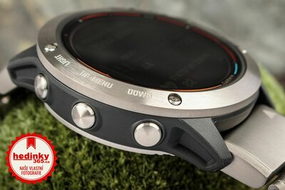 Garmin Quatix 6X PRO Solar Titanium/Titanium Band (+ náhradní řemínek)