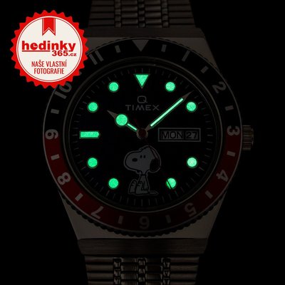 Timex Q Timex Reissue TW2U71300 Peanuts 70th Anniversary Snoopy