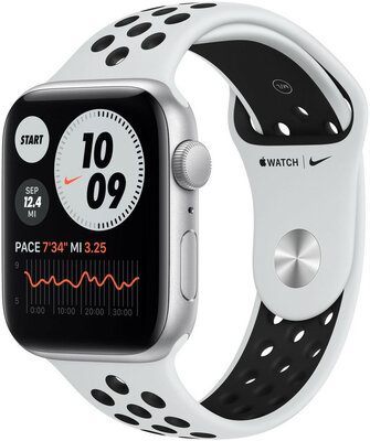 Apple Watch Nike SE GPS, 44mm, pouzdro ze stříbrného hliníku s platinovým/černým sportovním řemínkem Nike
