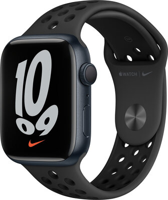 Apple Watch Nike Series 7 GPS, 45mm, pouzdro z temně inkoustového hliníku s černým sportovním řemínkem Nike