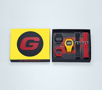 Casio G-Shock Original DWE-5600R-9ER Carbon Core Guard (+ 2x náhradní řemínek a luneta) (rozbalené)