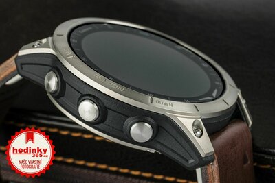 Garmin D2 Mach 1 (Premium), Oxford Brown Leather Band (+ náhradní řemínek)