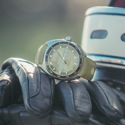 Hamilton American Classic Pan Europ Automatic H35445860 (+ náhradní řemínek)