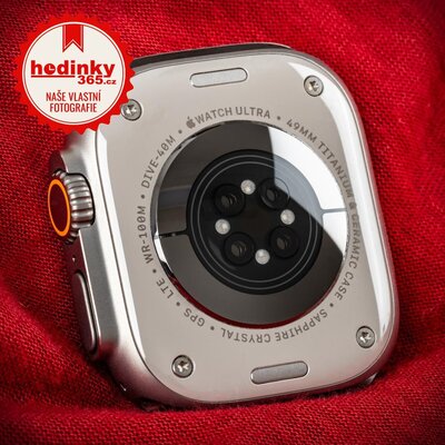 Apple Watch Ultra 2 GPS + Cellular, 49mm Titanium Case / Green/Grey Trail Loop-S/M