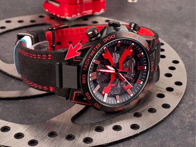 Casio Edifice Sospensione EQB-2000HR-1AER Honda Racing Red Edition (II. Jakost)