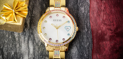 Guess Three Of Hearts GW0657L2