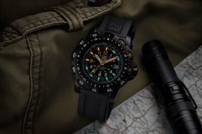 Luminox Land XL.8825.H.SET (+ náhradní řemínek)