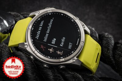Garmin Fenix 8 SOLAR 51 mm, Sapphire Graphite Titanium Yellow Band (rozbalené)