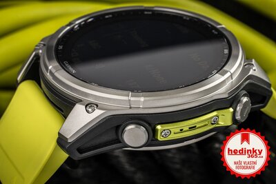 Garmin Fenix 8 SOLAR 51 mm, Sapphire Graphite Titanium Yellow Band (rozbalené)