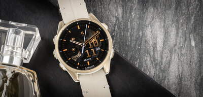 Garmin Fenix 8 AMOLED 43 mm, Sapphire Soft Gold Stainless Steel Fog Gray Limestone Leather Band (Premium) (+ náhradní řemínek)