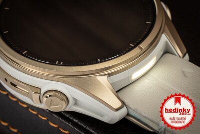 Garmin Fenix 8 AMOLED 43 mm, Sapphire Soft Gold Stainless Steel Fog Gray Limestone Leather Band (Premium) (+ náhradní řemínek)