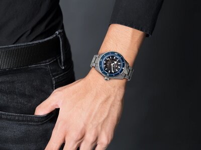 Rado Captain Cook High-Tech Ceramic Automatic R32128202