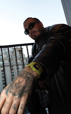 Casio G-Shock Original DWE-5600JB-1A9ER J. Balvin Collaboration (+náhradní řemínek a luneta)