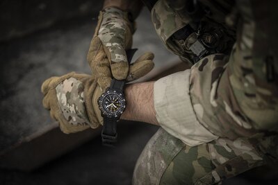 Luminox Navy Seal XL.8825.H.SET.1 (+ náhradní řemínek)