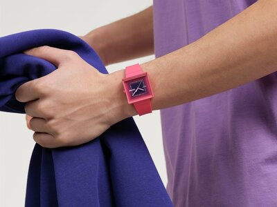 Swatch Squarely Berry SO34R700