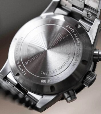 Fortis Novonaut N-42 Automatic Chronograph Amadee-24 F2040016 Limited Edition 100pcs (+ náhradní řemínek)