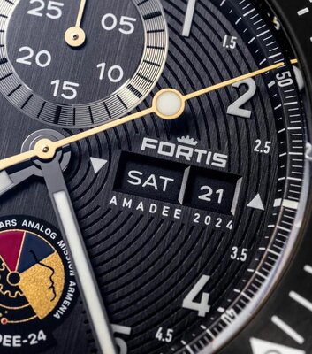 Fortis Novonaut N-42 Automatic Chronograph Amadee-24 F2040016 Limited Edition 100pcs (+ náhradní řemínek)