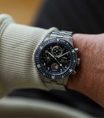 Fortis Novonaut N-42 Automatic Chronograph Amadee-24 F2040016 Limited Edition 100pcs (+ náhradní řemínek)