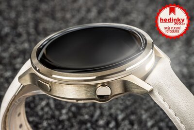 Garmin Venu 4 41mm Lunar Gold / Light Sand, Leather Band (+ náhradní řemínek)